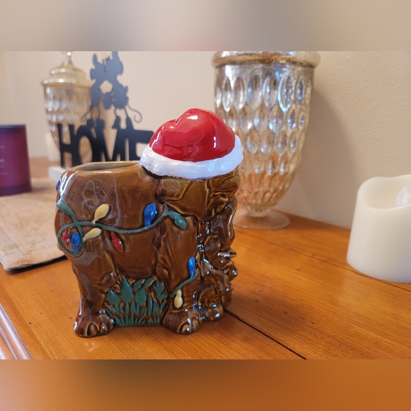 DISNEY- Trader Sam’s Grog Grotto- Holiday Elephant – 1st Edition - EXCLUSIVE !! - Picture 5 of 15